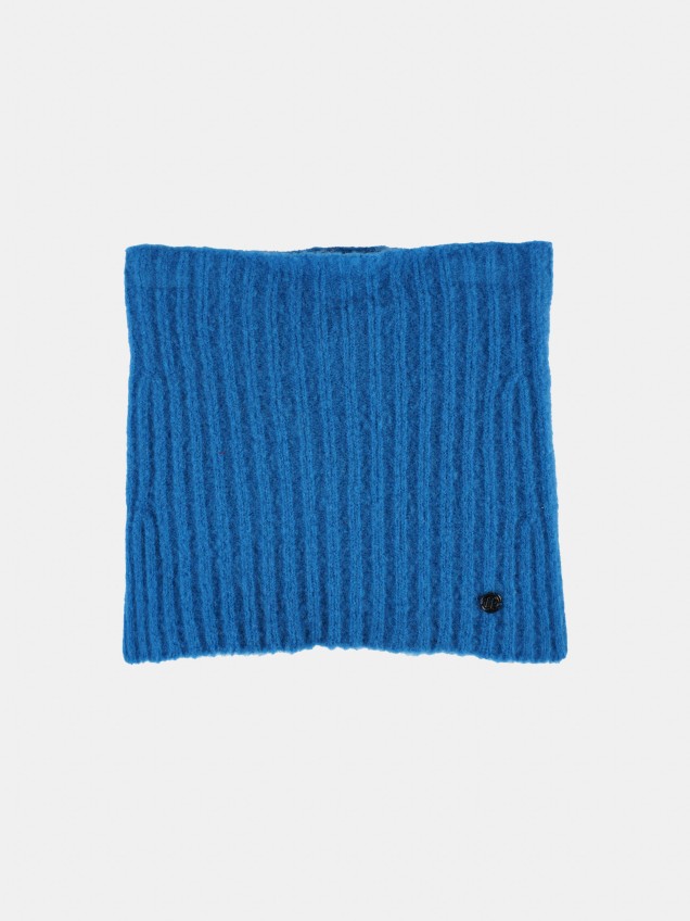 Blue ribbed collar