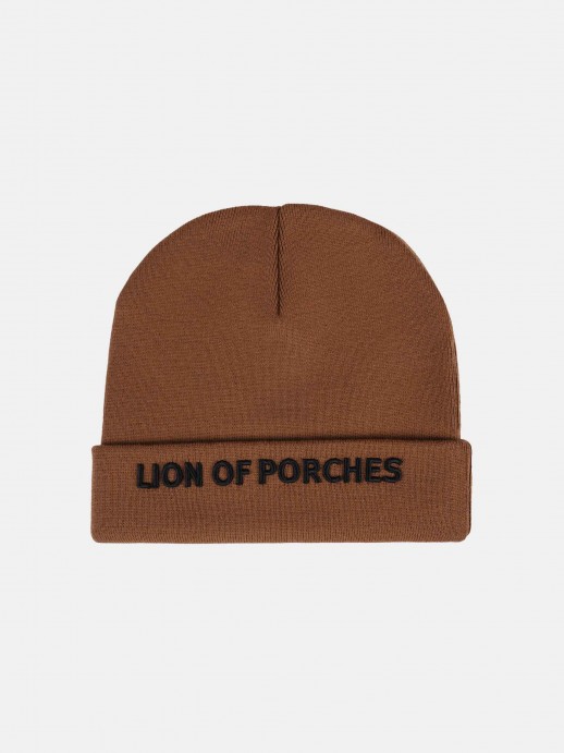 Gorra con letras impresas