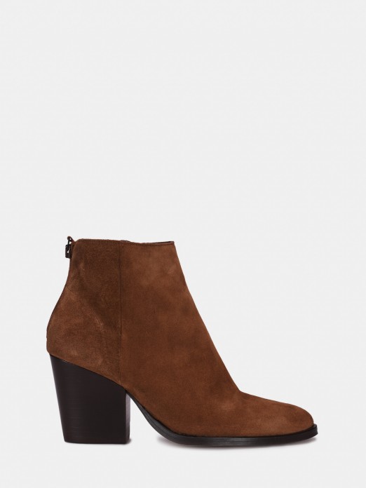 Ankle croute boots with heel