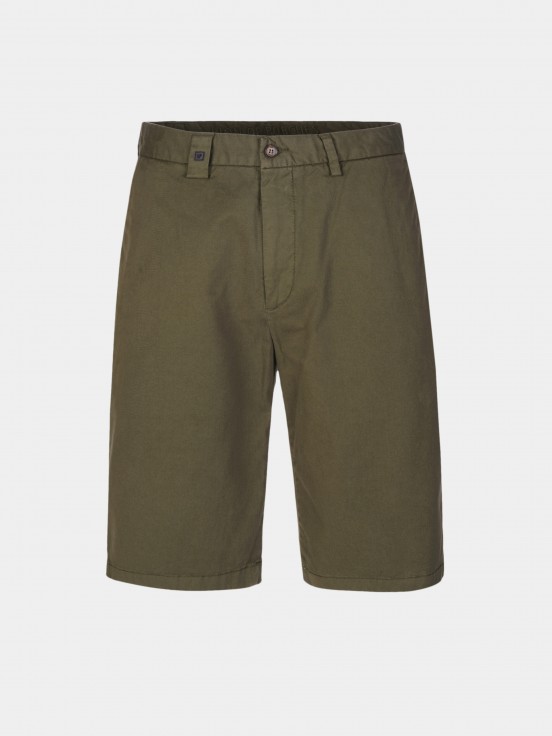 Man's regular fit chino shorts made from stretch cotton