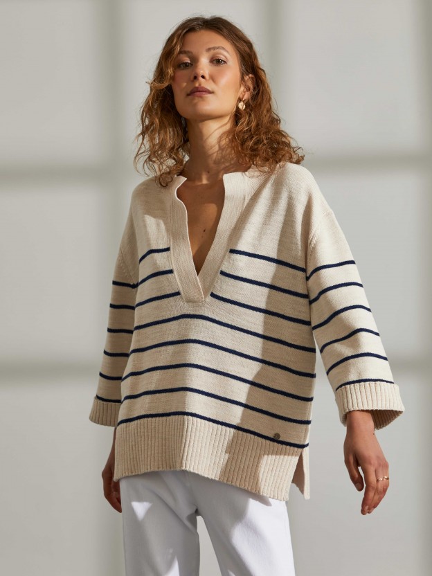 Striped and carcass jumper with raglan sleeves