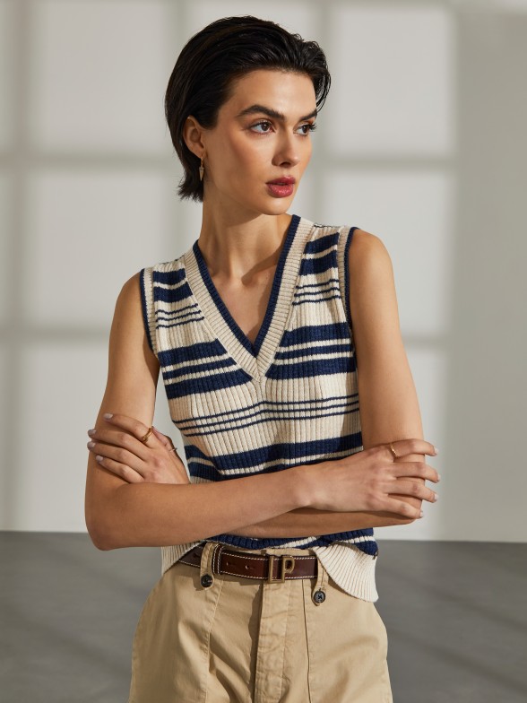 Woman's striped knitted vest with v-neck