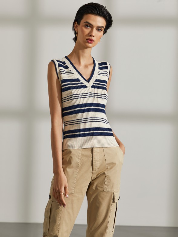 Woman's striped knitted vest with v-neck