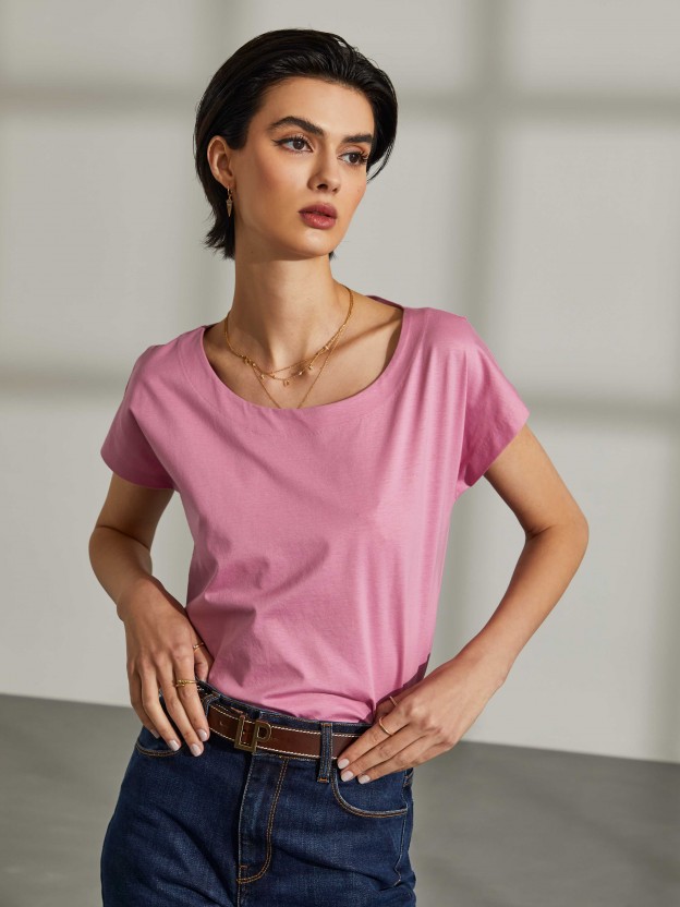 T-shirt para mulher regular fit de algodo e manga curta
