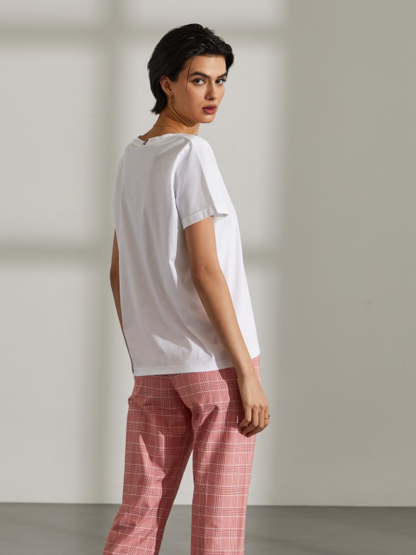 T-shirt para mulher regular fit de algodo e manga curta