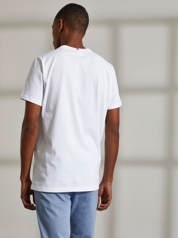 Man's t-shirt with round collar and printed design