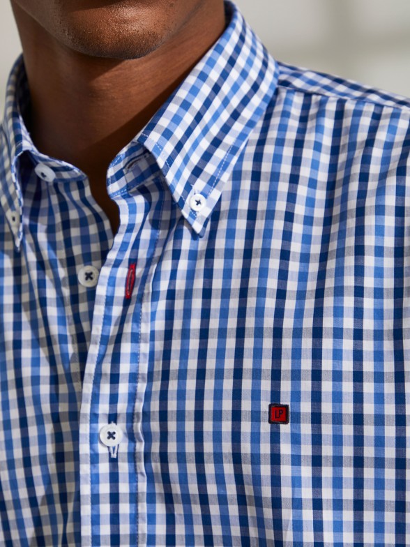 Man's regular slim fit shirt with checkered pattern