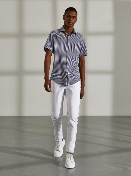 Pantalones de sarga regular fit para hombre con bolsillos