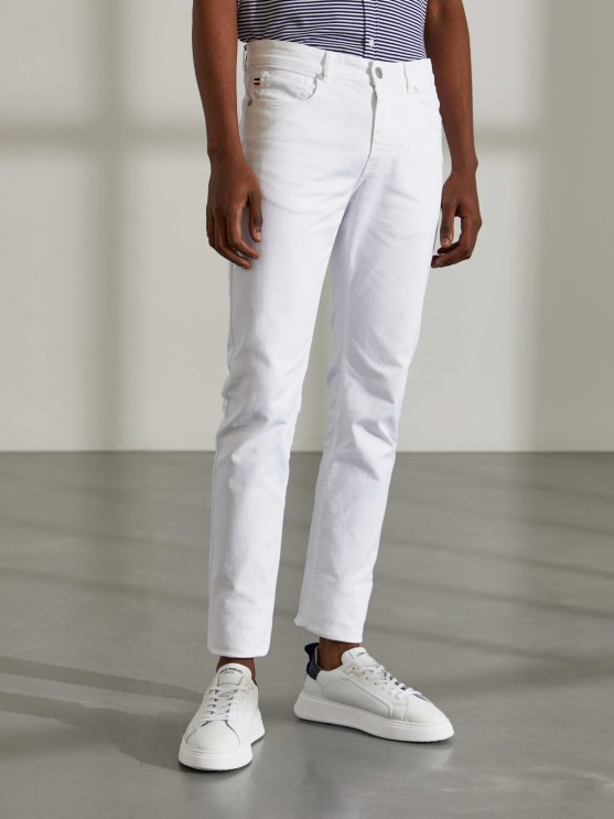 Calas para homem de sarja slim fit com bolsos