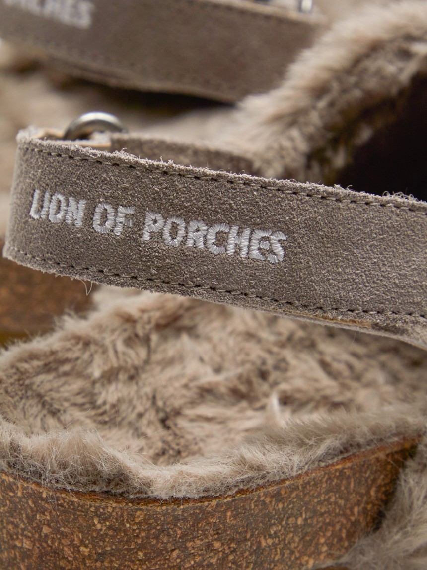 Sandals with fur