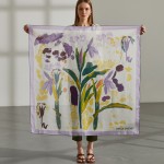 Lenço para mulher lilás de seda estampado com motivos florais