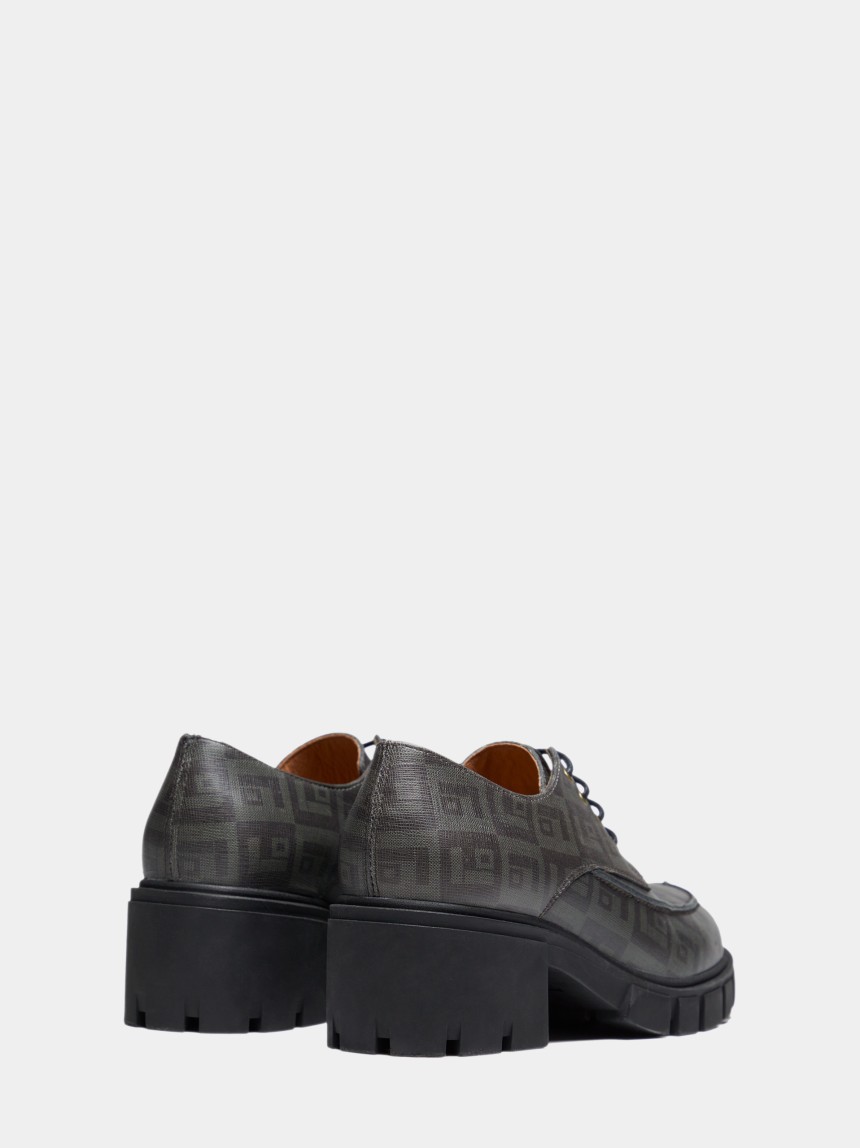 Loafer monograma em pele
