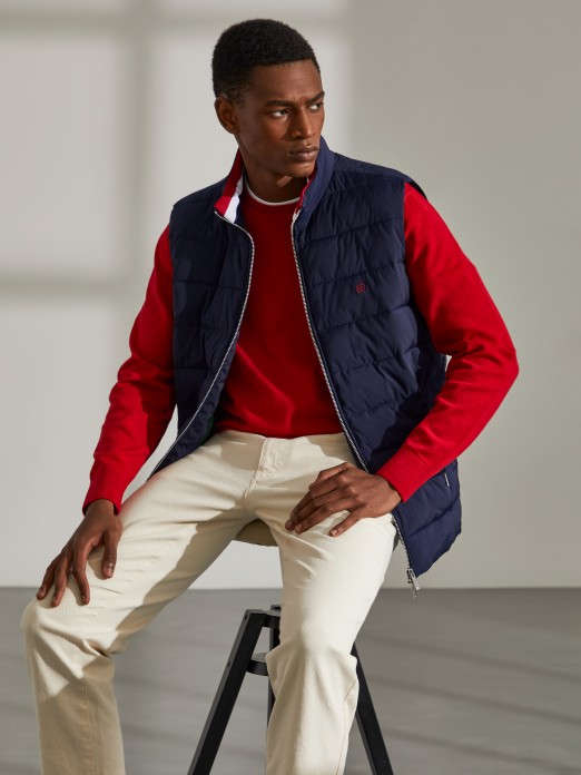 Man's padded vest with front zip and pockets