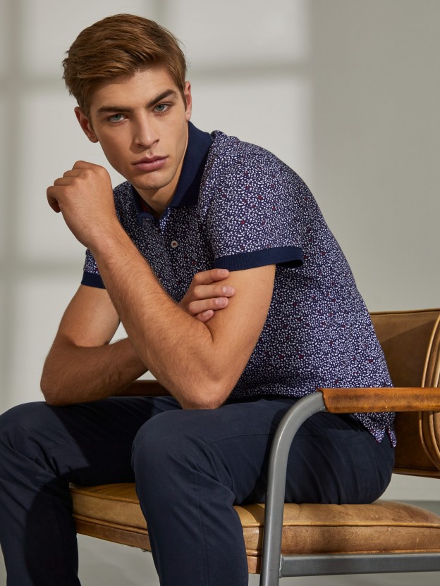 Man's cotton polo shirt with pattern and short sleeves