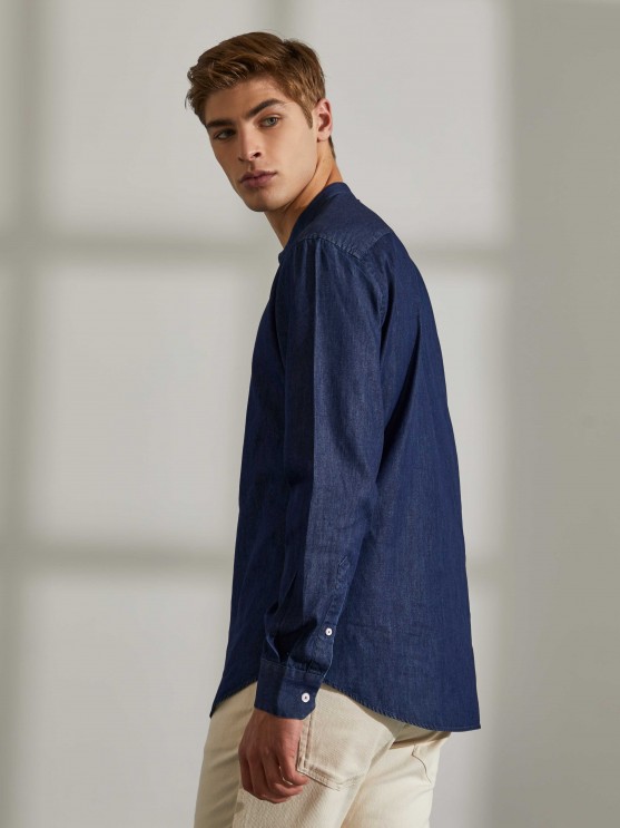 Camisa vaquera slim fit para hombre con cuello de polo