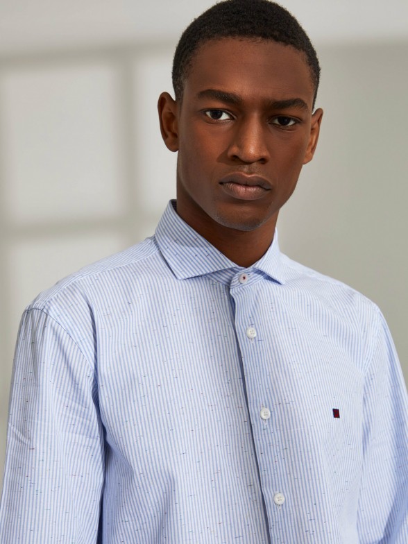 Camisa para homem slim fit de algodo com padro de riscas