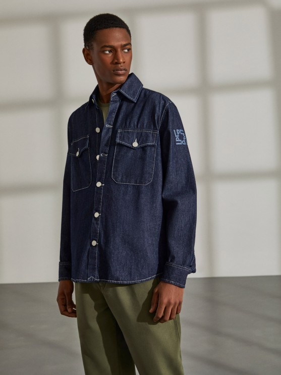 Man's regular fit shirt in denim with pockets