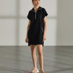 Short sleeve dress with collar fastening and pockets