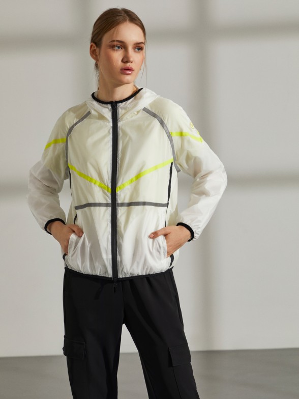 Woman's windproof jacket with hood and reflective tapes