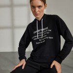 Sweatshirt para mulher de algodão com capuz e mensagem estampada