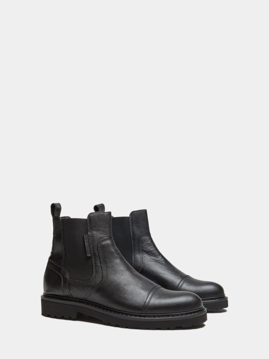 Botins de pele