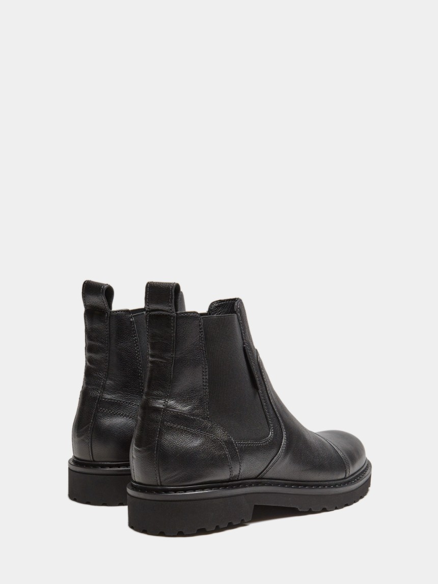 Botins de pele