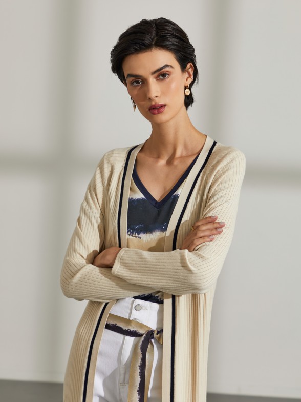 Woman's long structured cardigan in ribbed knit