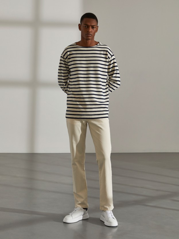 Man's two coloured sweatshirt with stripes and round neck