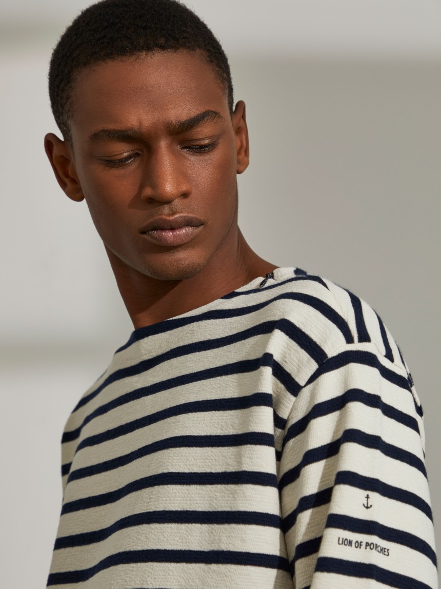 Man's two coloured sweatshirt with stripes and round neck
