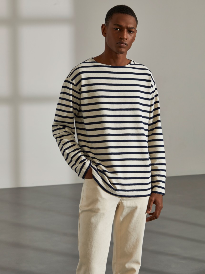 Man's two coloured sweatshirt with stripes and round neck