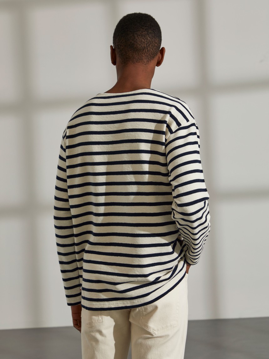 Man's two coloured sweatshirt with stripes and round neck