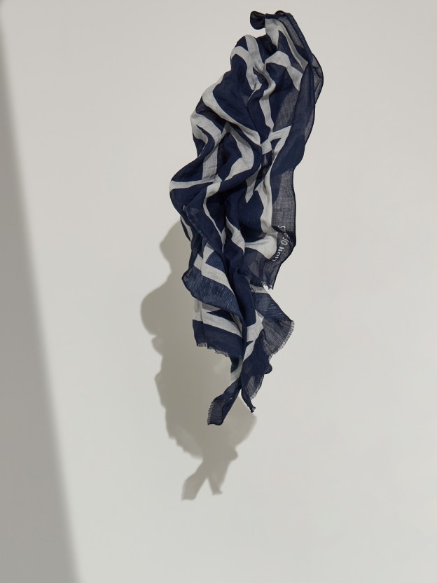 Woman's linen and viscose scarf with pattern and fringes