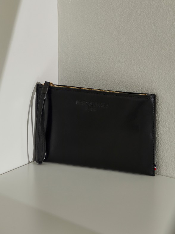 Woman's wallet with top closure, costumized embossing and contrasting lining