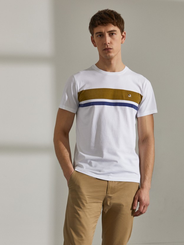 Man's cotton t-shirt made with round collar and stripes on the chest