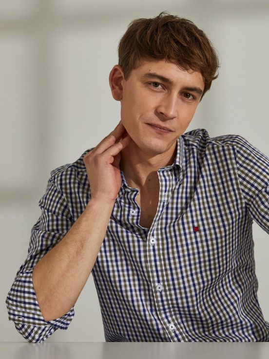 Man's cotton slim fit shirt with checkered pattern