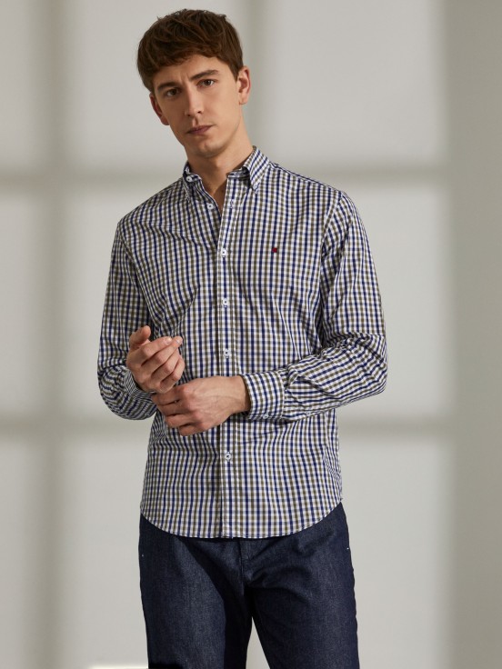 Man's cotton slim fit shirt with checkered pattern