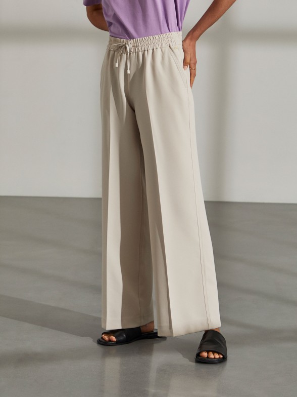 Woman's flowing trousers with elastic waistband and drawstring