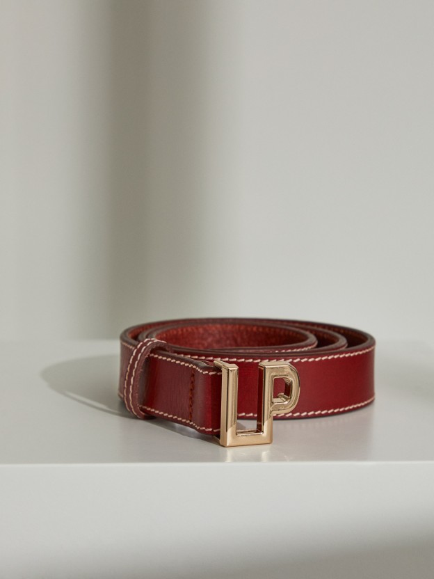 Cinturón de piel para mujer con hebilla personalizada y grabado metálico
