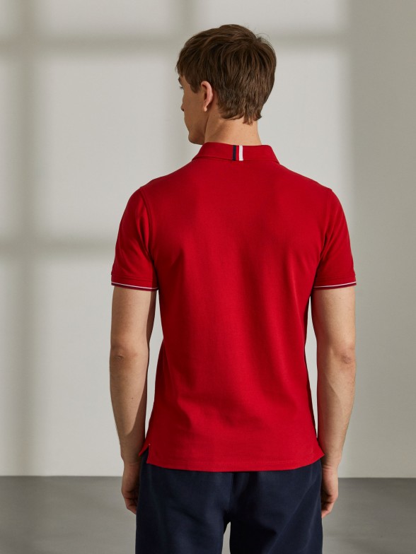Man's short-sleeved slim fit polo shirt
