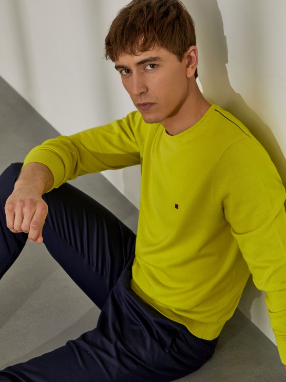 Sudadera de algodn de cuello redondo para hombre con bordado