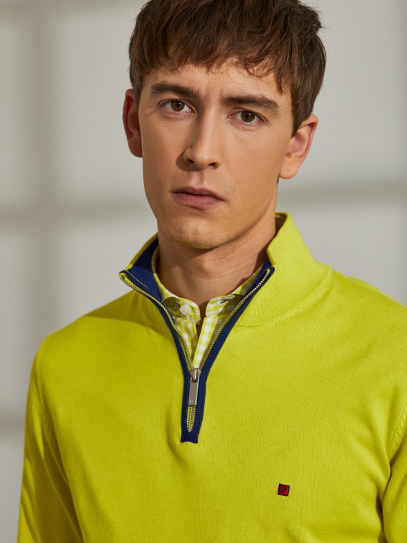 Man's cotton jumper with collar fastening and embroidery