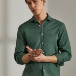 Camisa para hombre de algodn de corte fino con cuello recortado