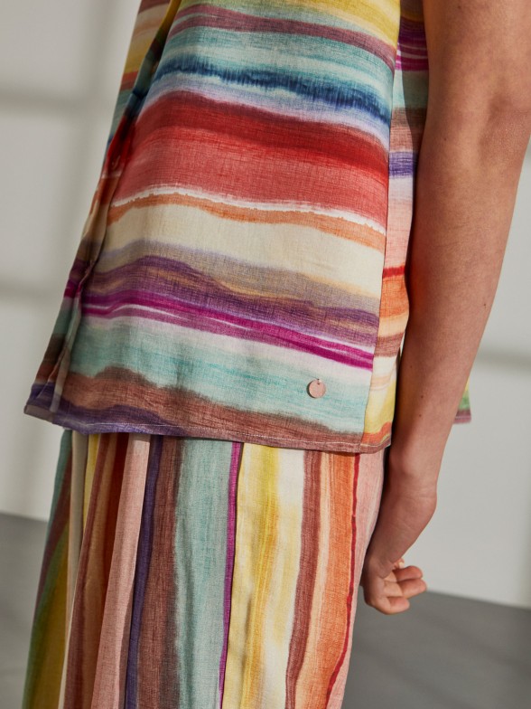 Camisa para mulher de rayon sem mangas com padrão colorido