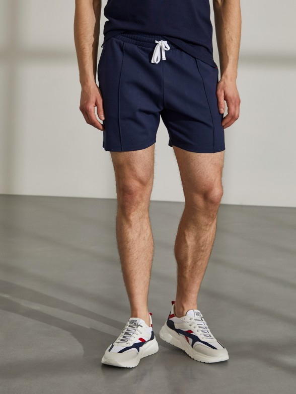 Man's knitted shorts with drawstring