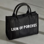 Tote bag with zip fastening, printed lettering and internal pockets