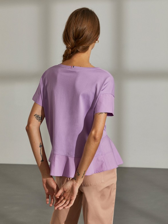 Woman's flowing t-shirt with round neck and frill