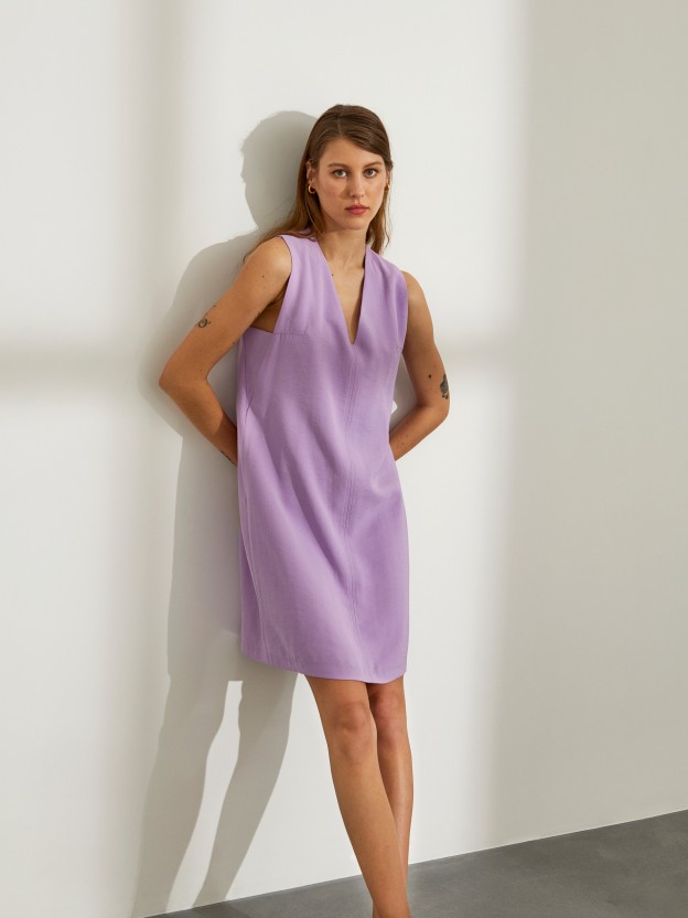 Vestido de viscose curto com decote em v