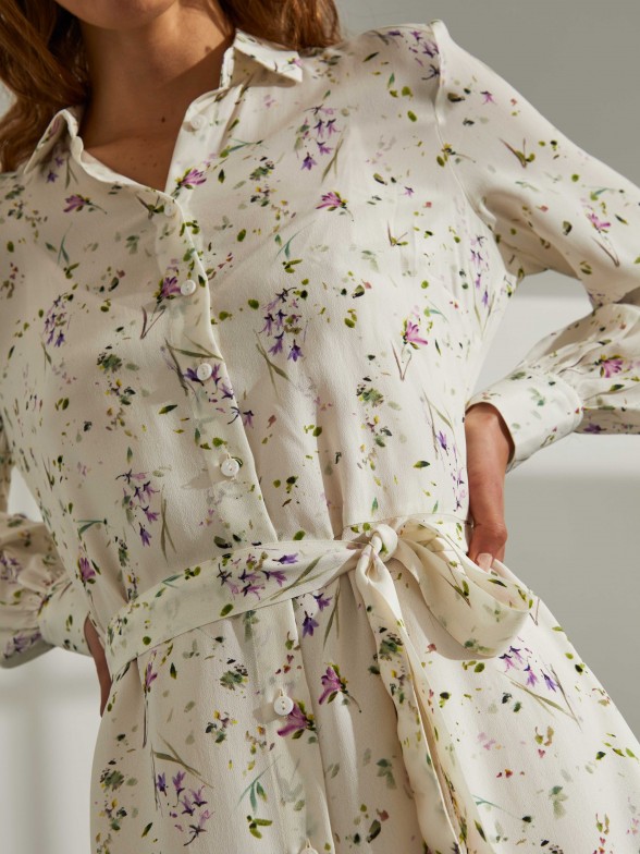 Vestido camiseiro comprido com estampado floral
