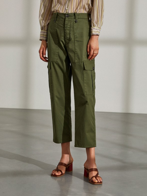 Woman's cargo trousers made of stretch cotton