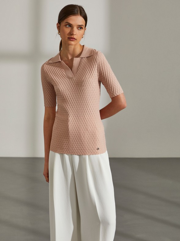 Woman's short-sleeved knitted jumper with carcass and short sleeves